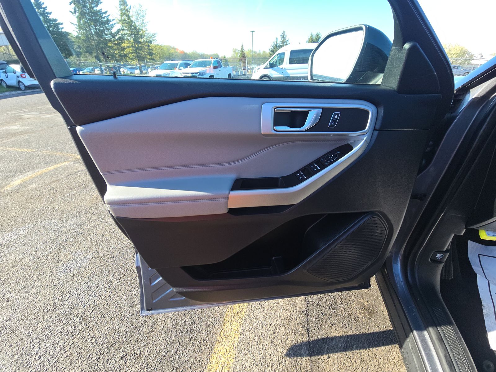 FORD EXPLORER - 10
