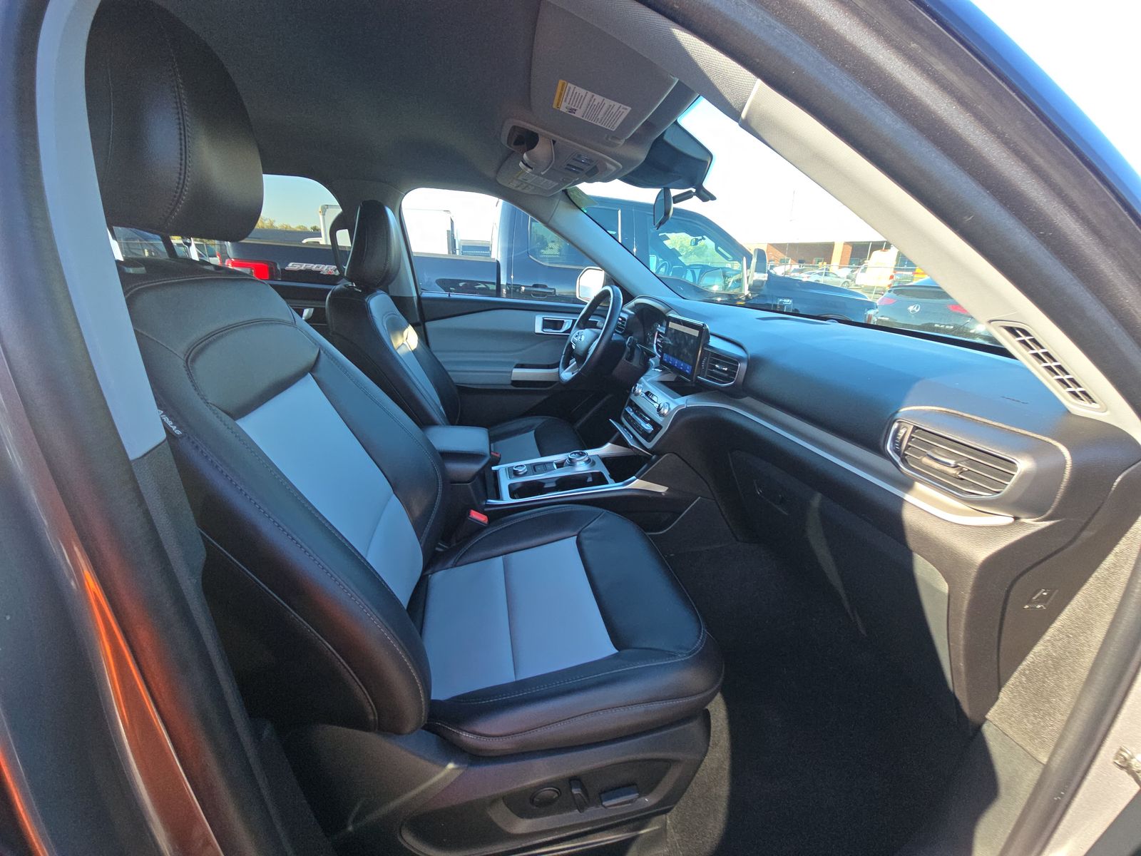 FORD EXPLORER - 9