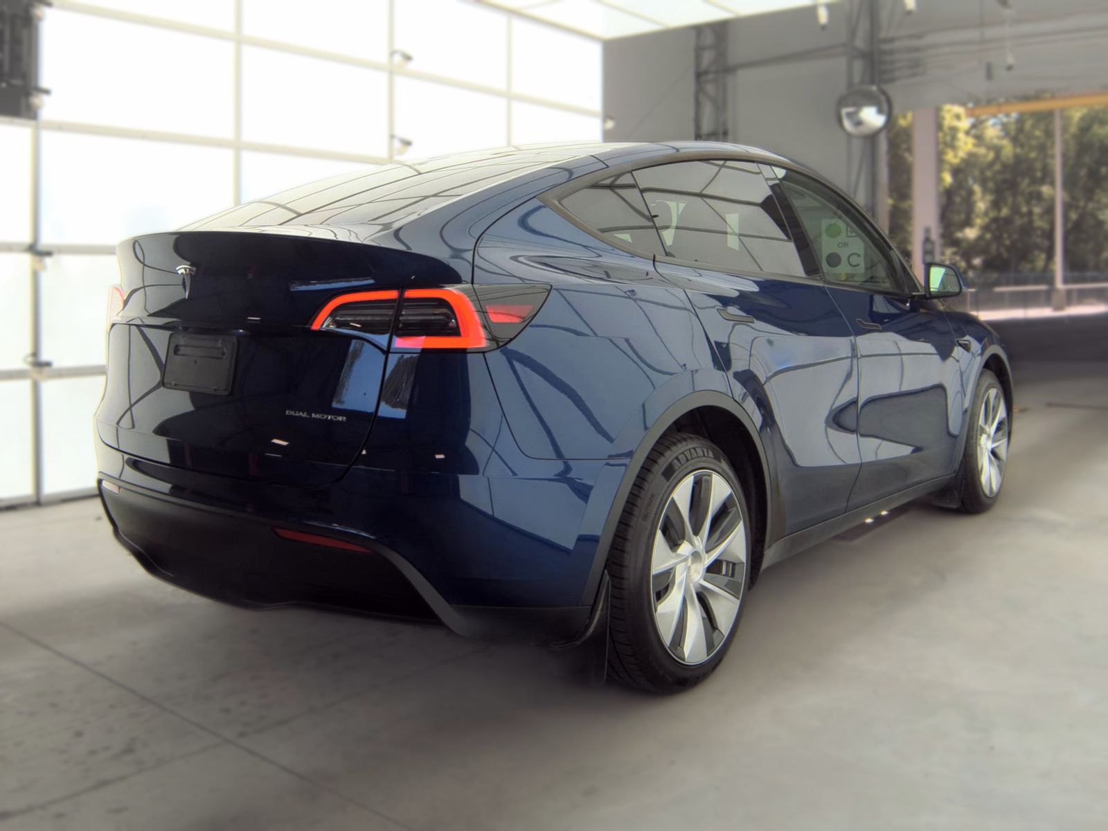 TESLA MODEL Y - 6