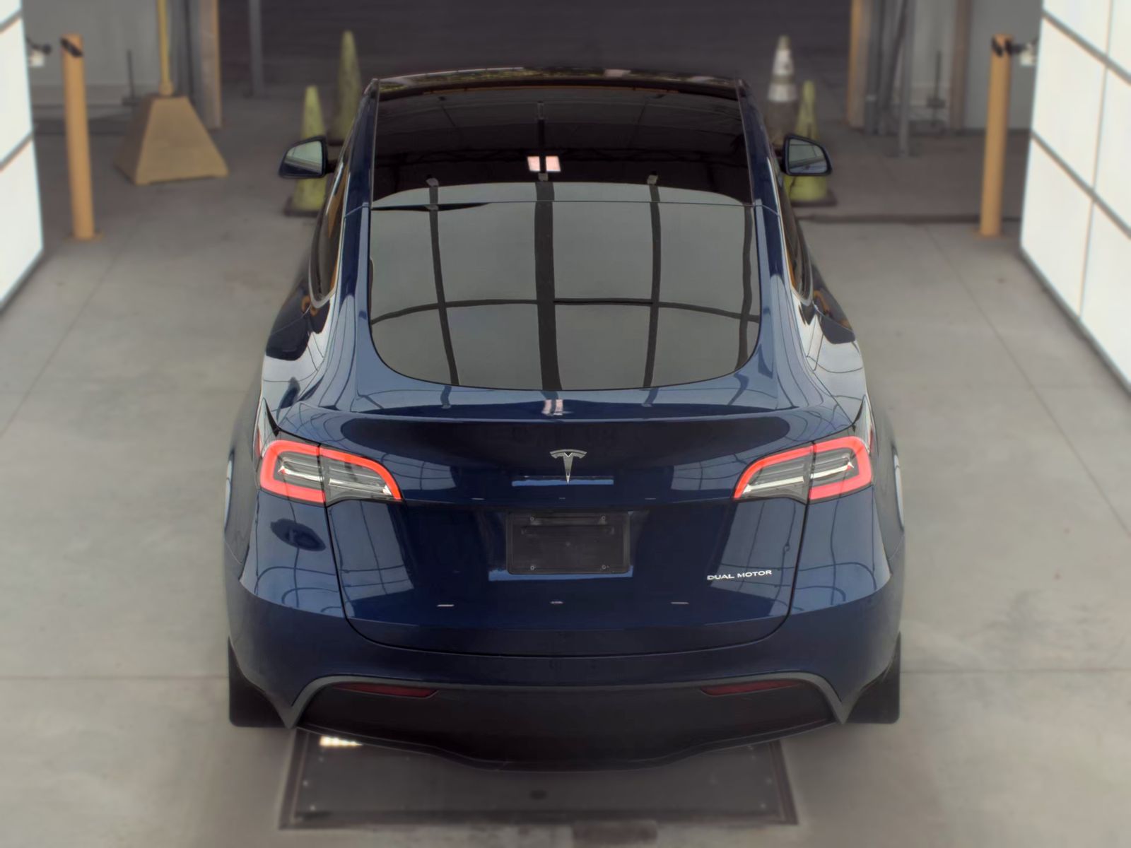 TESLA MODEL Y - 7