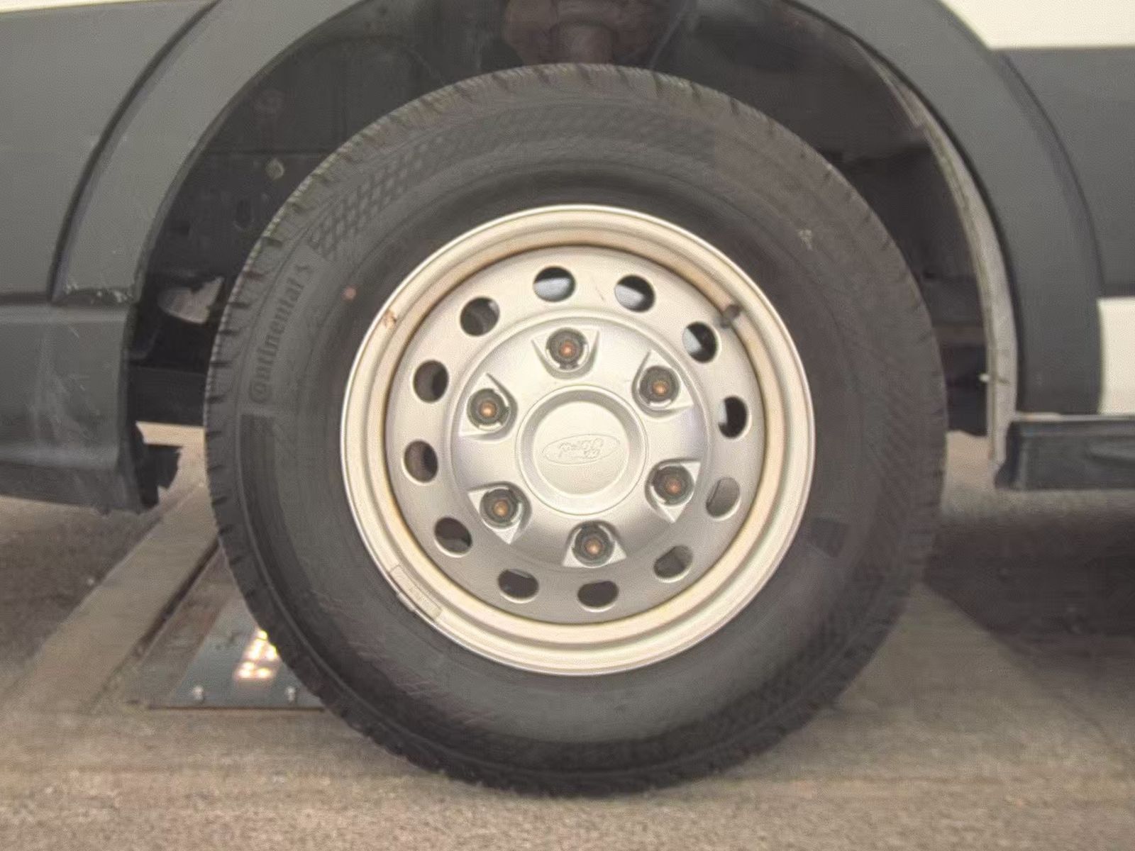 FORD TRANSIT 150 - 10