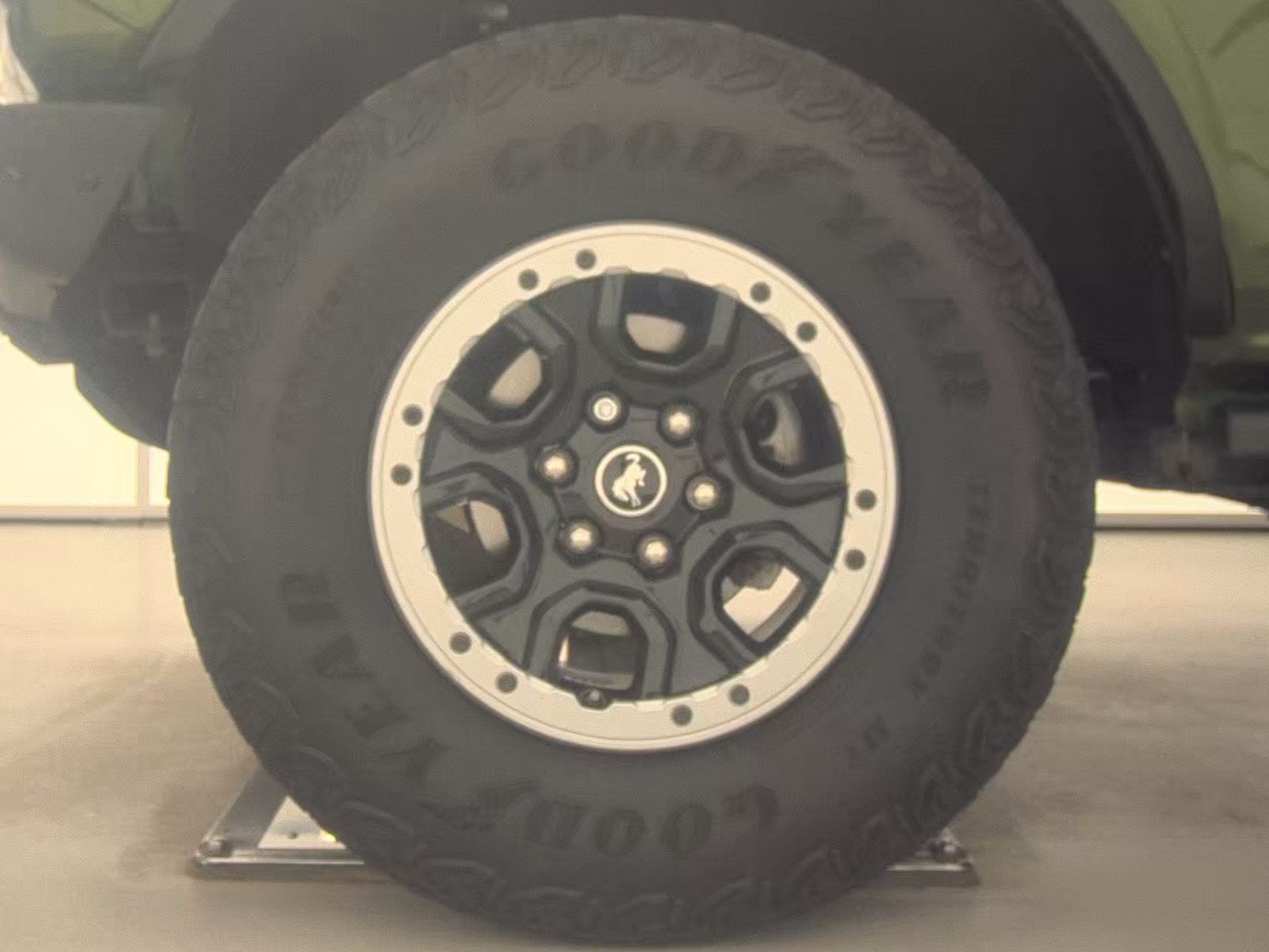 FORD BRONCO - 10