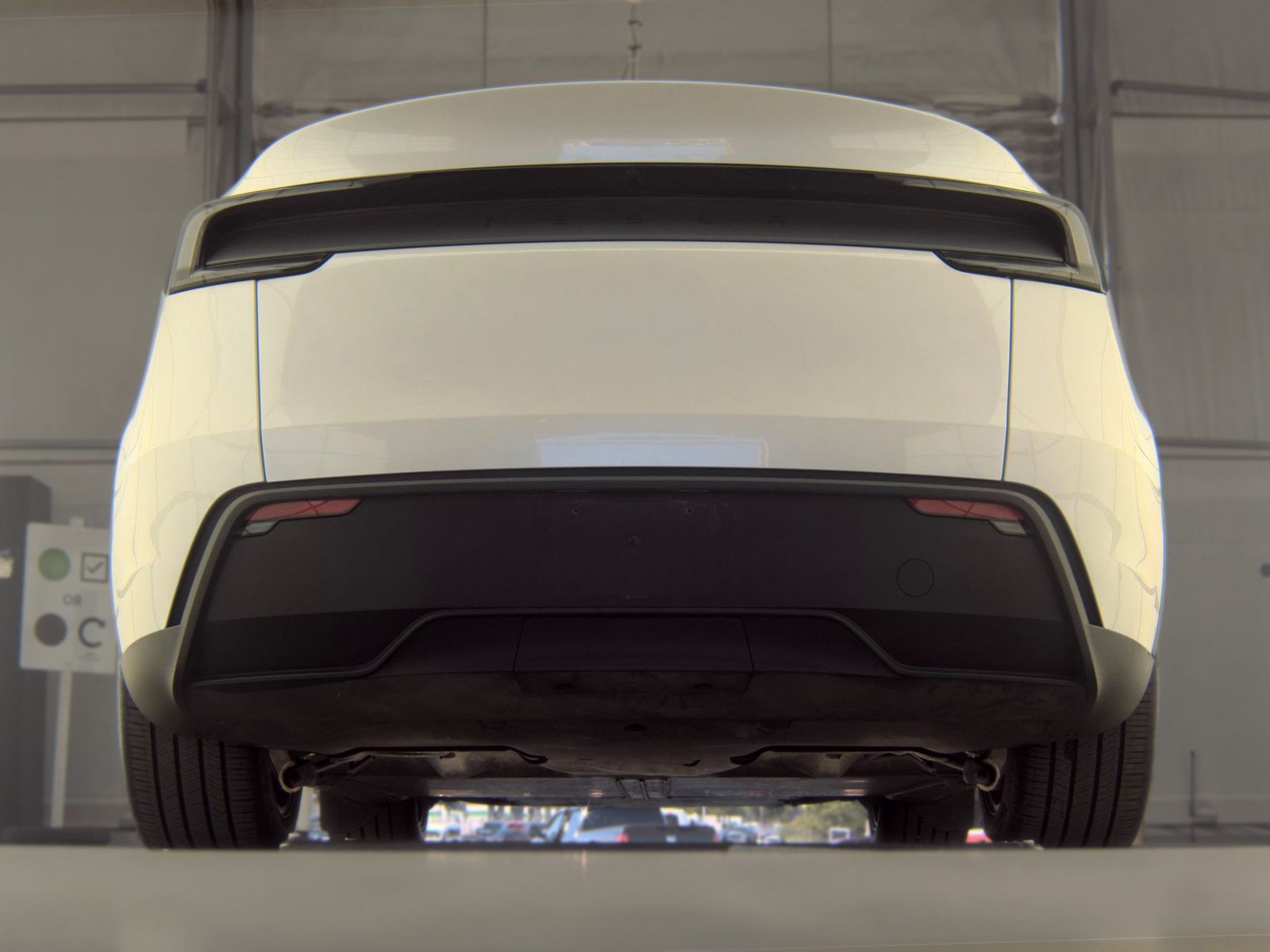 TESLA MODEL Y - 8