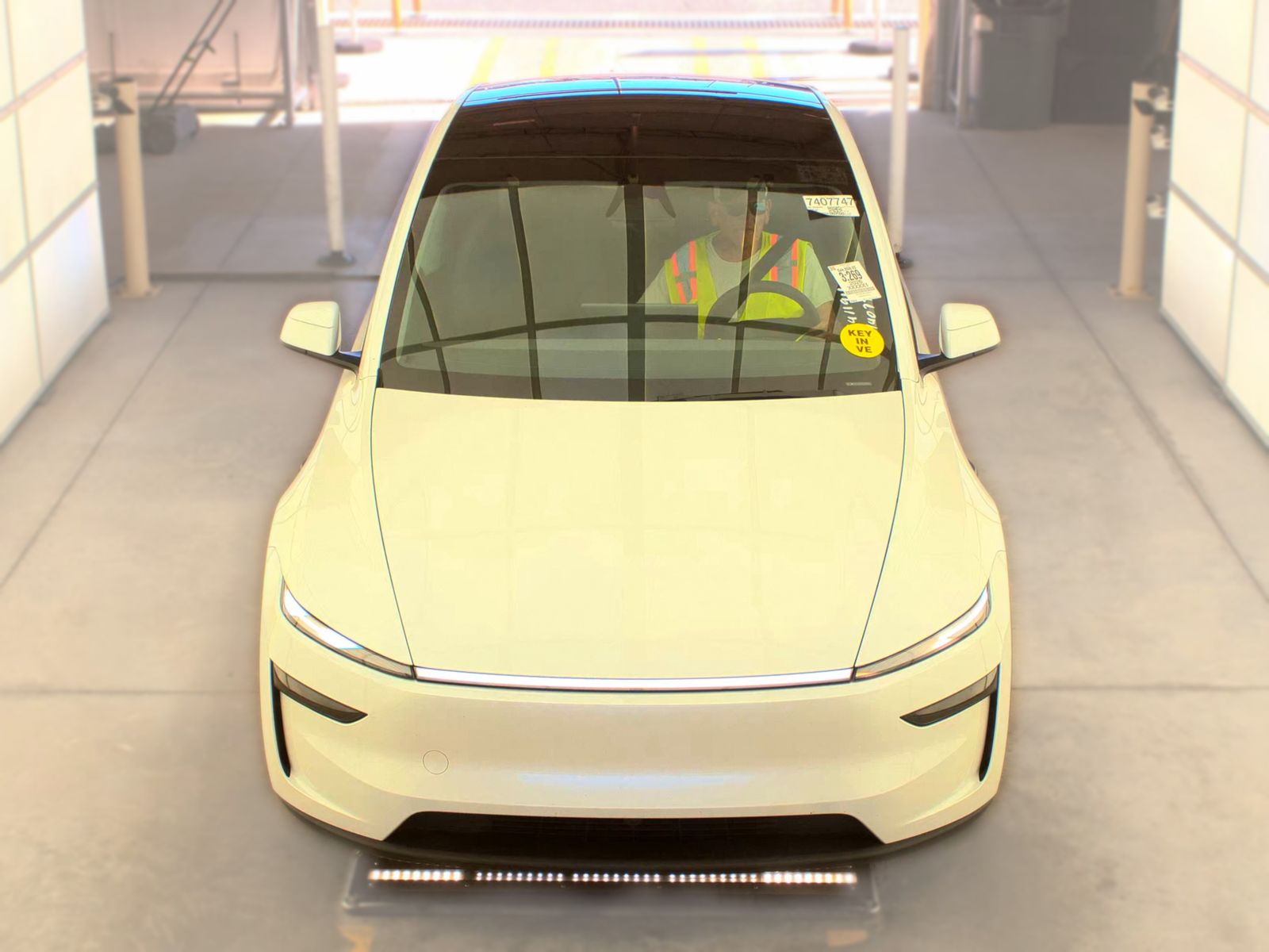 TESLA MODEL Y - 3