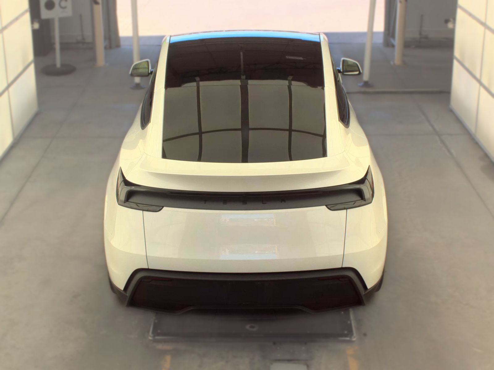 TESLA MODEL Y - 7
