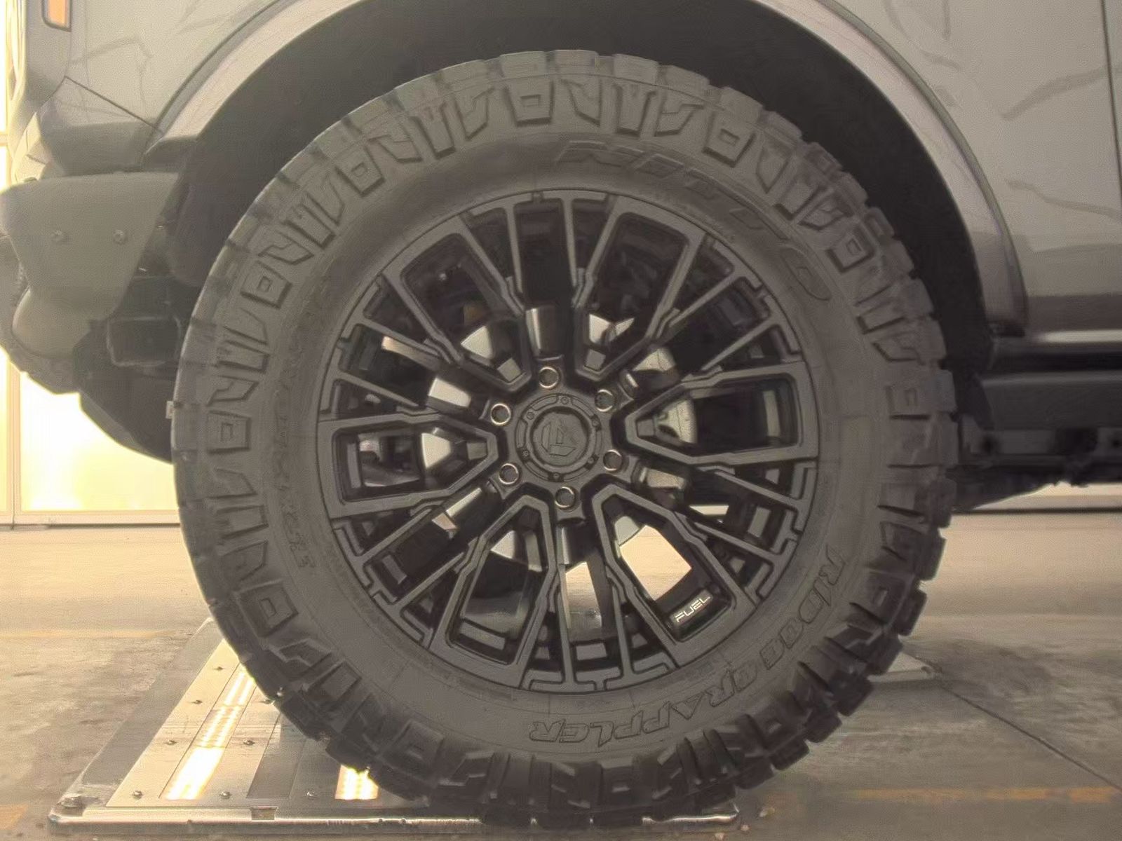 FORD BRONCO - 10