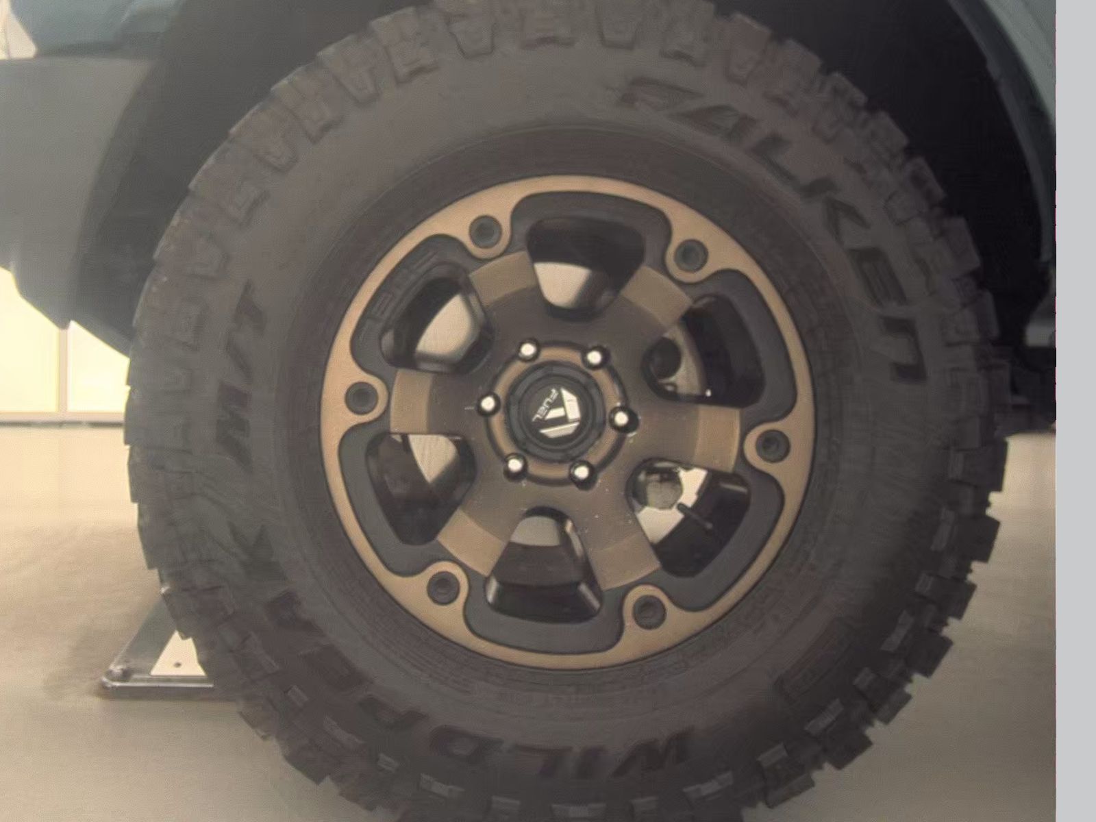 FORD BRONCO - 10