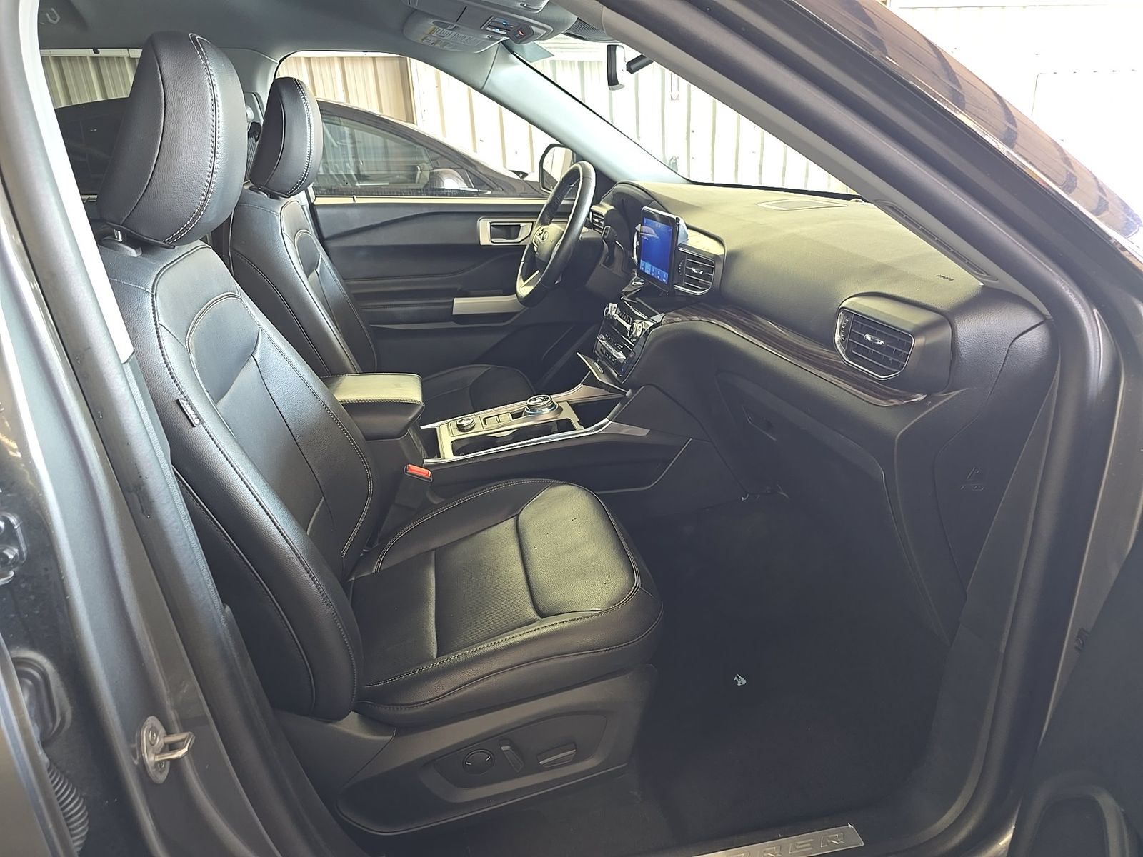 FORD EXPLORER - 9