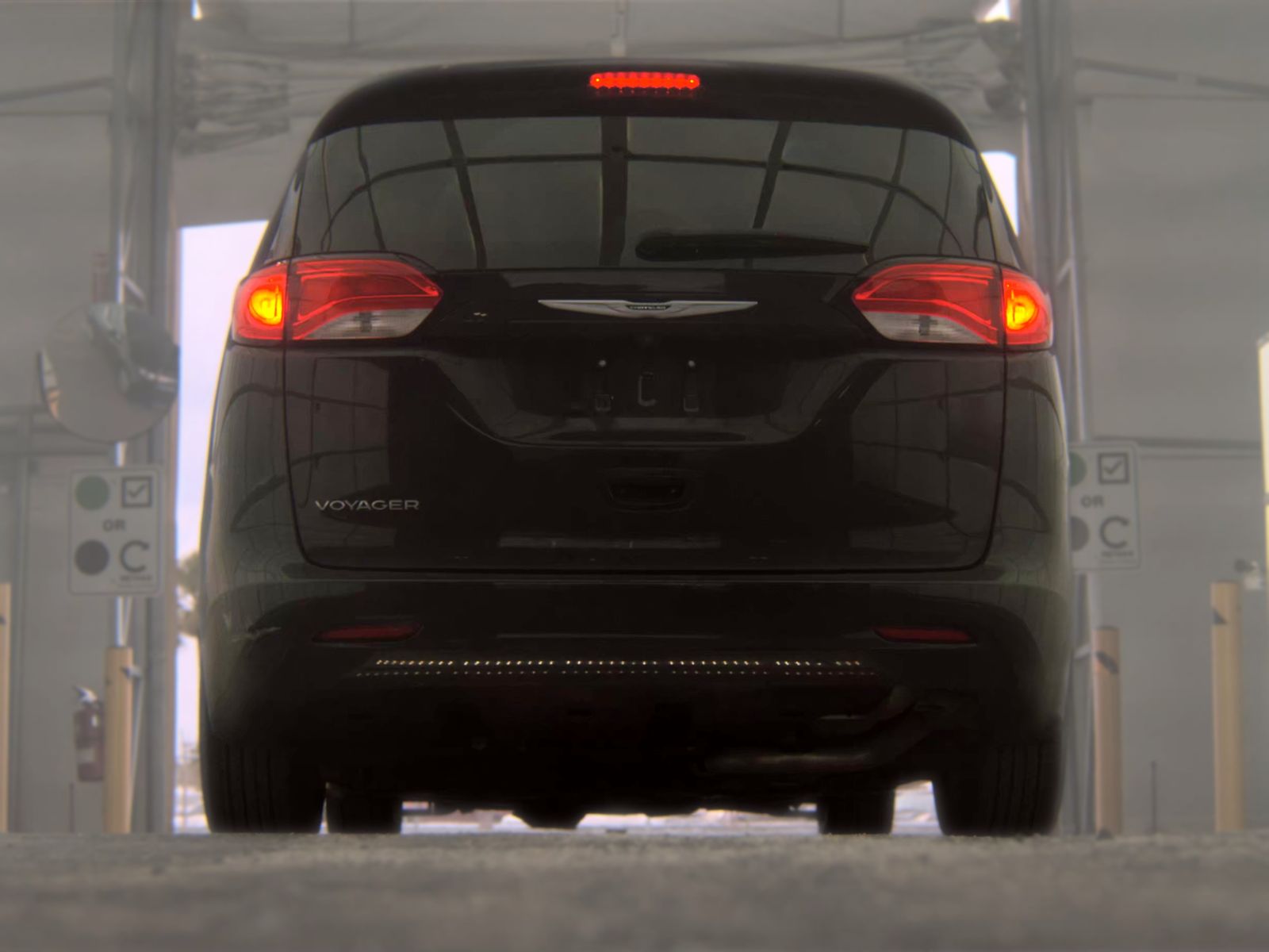 CHRYSLER VOYAGER - 8