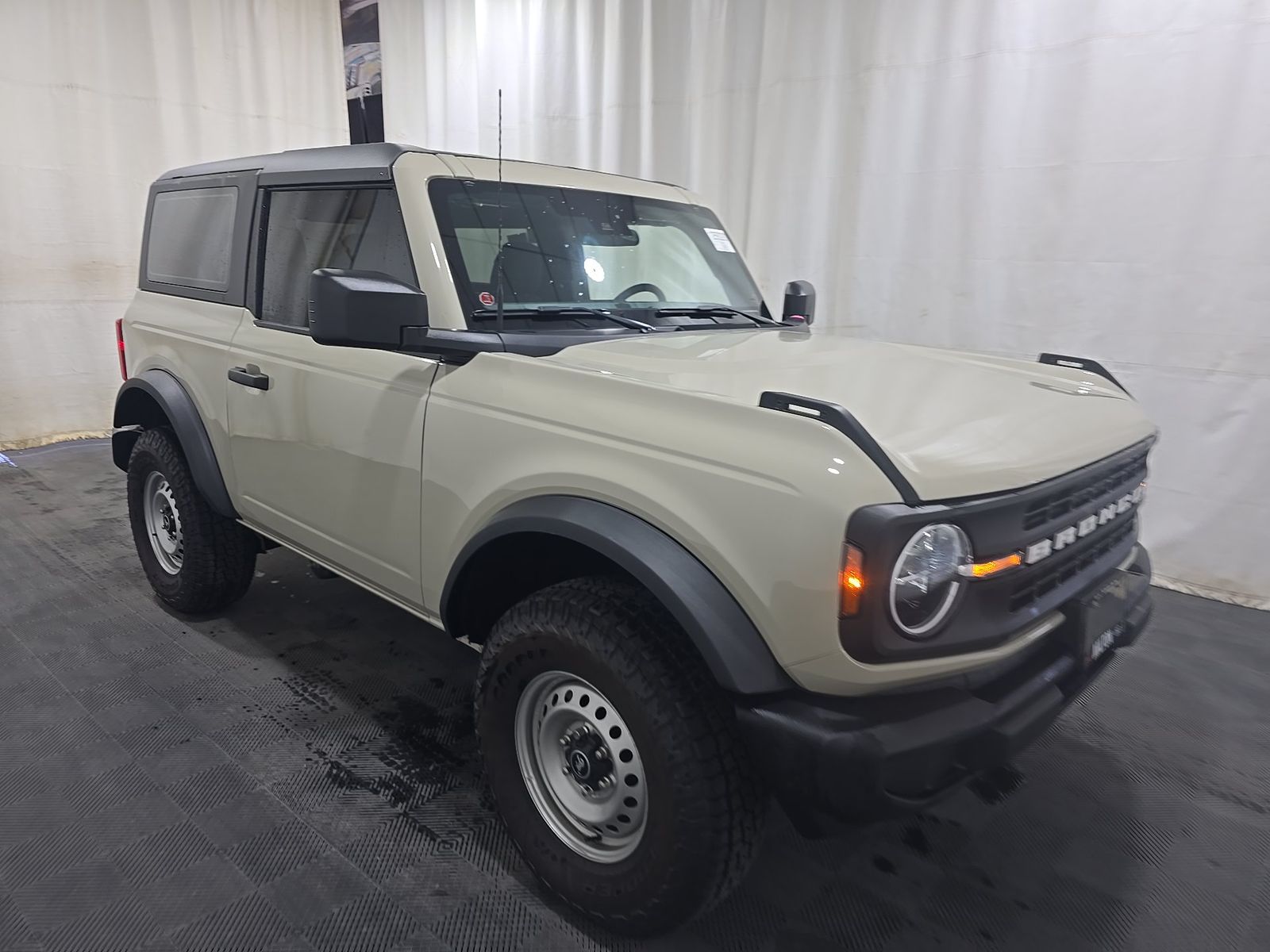 FORD BRONCO - 4