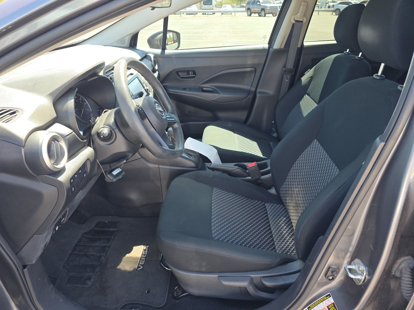NISSAN VERSA - 8
