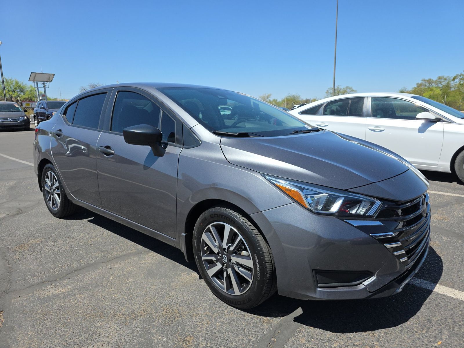 NISSAN VERSA - 4