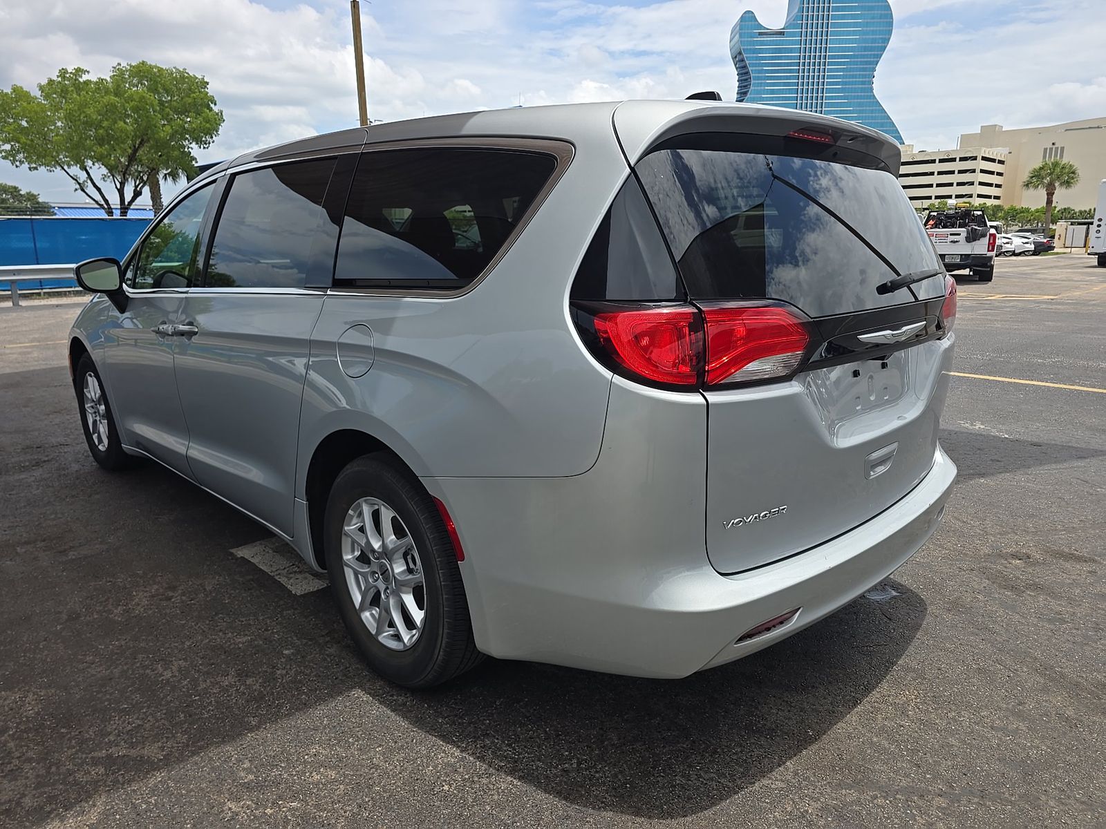 CHRYSLER VOYAGER - 7