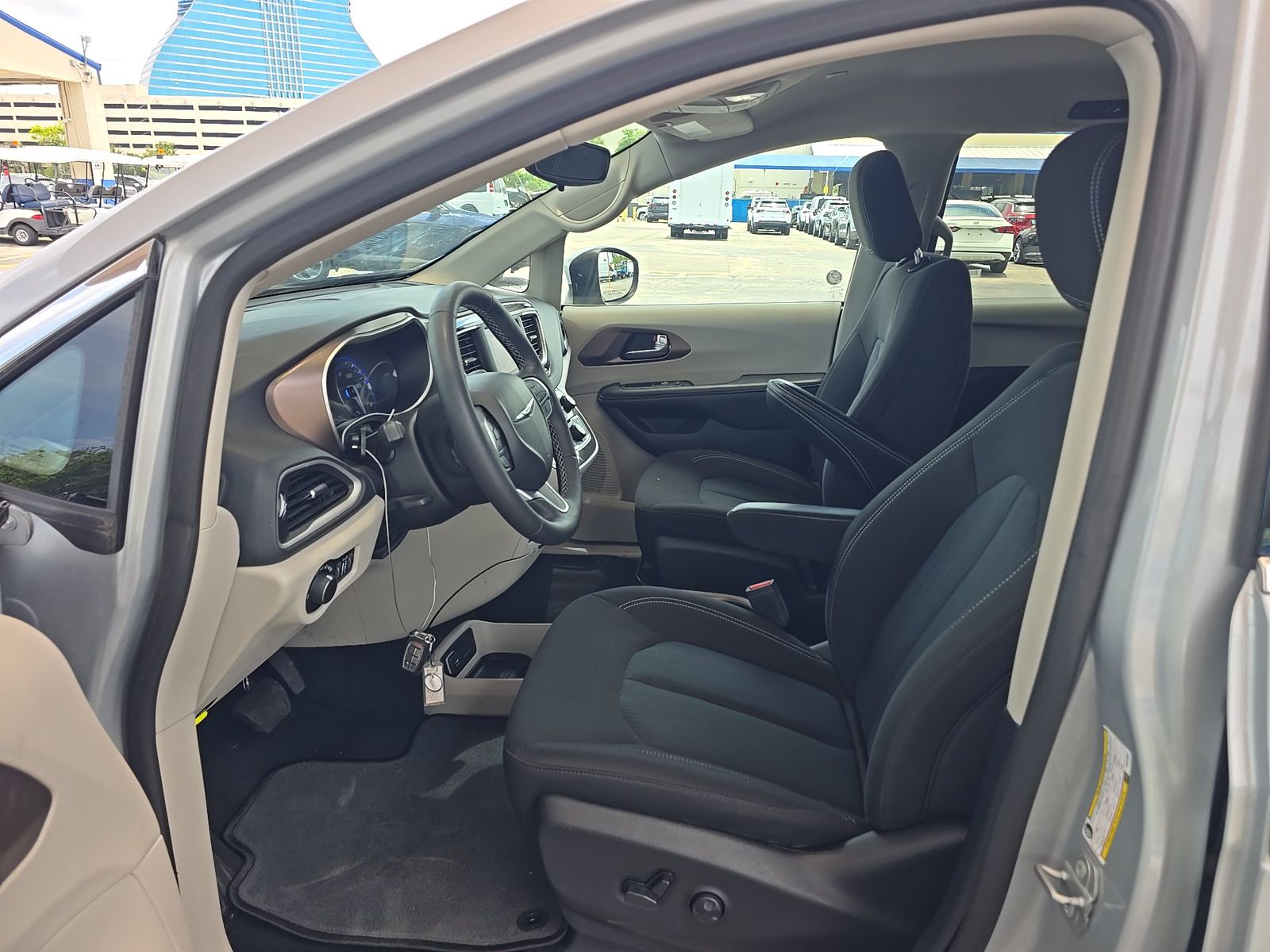 CHRYSLER VOYAGER - 8