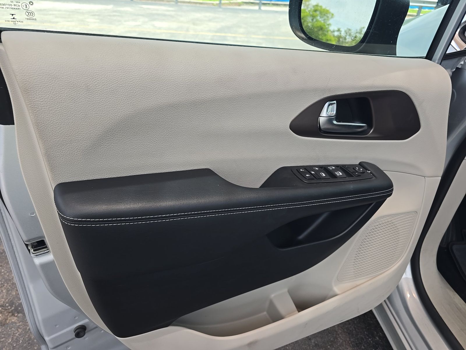 CHRYSLER VOYAGER - 10