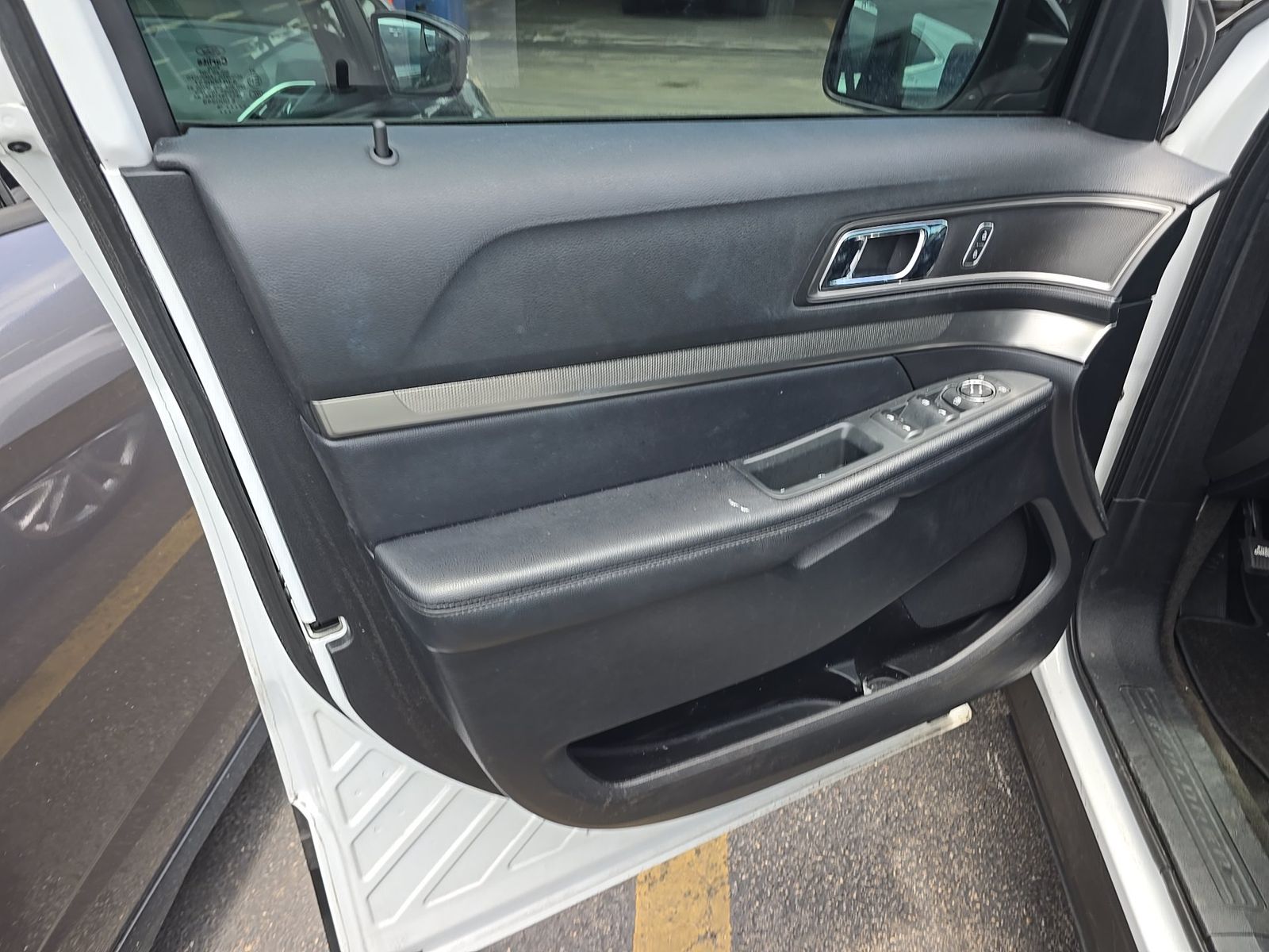 FORD EXPLORER - 10