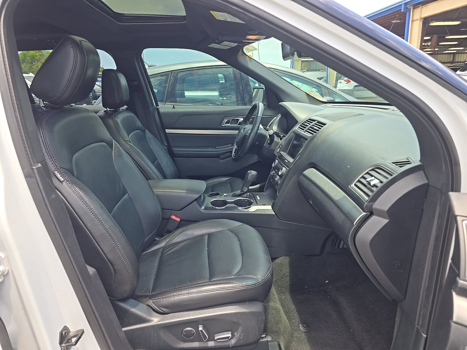 FORD EXPLORER - 9