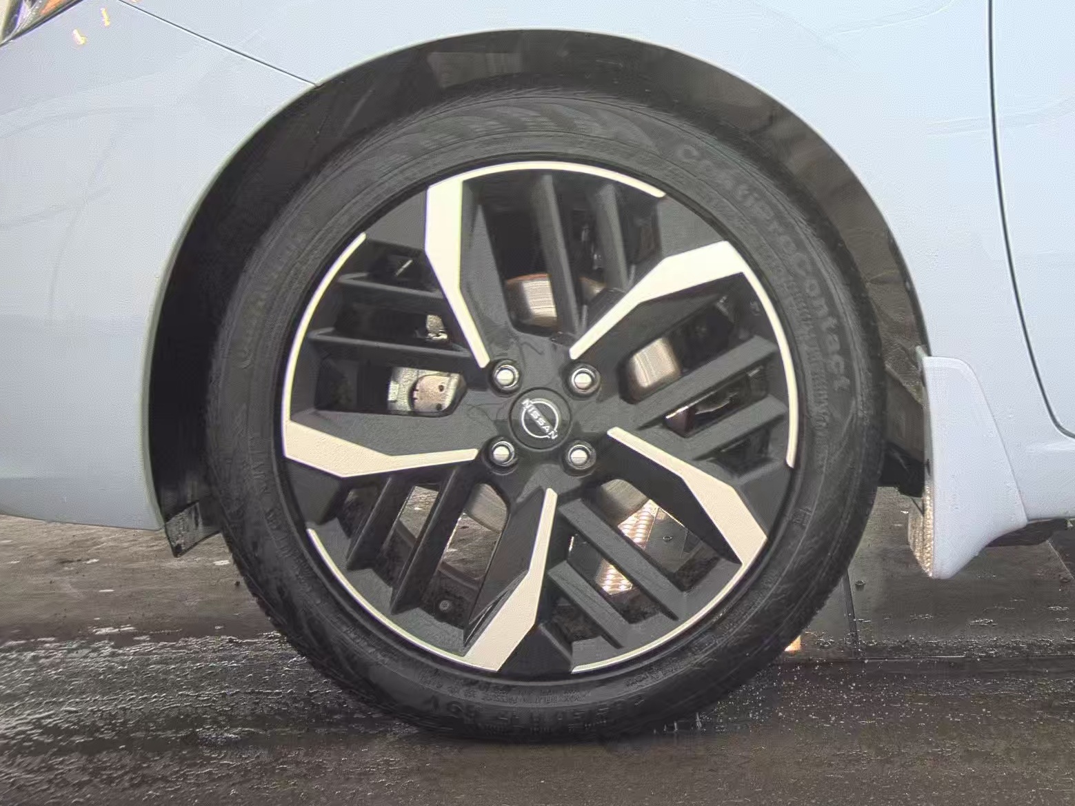 NISSAN VERSA - 10