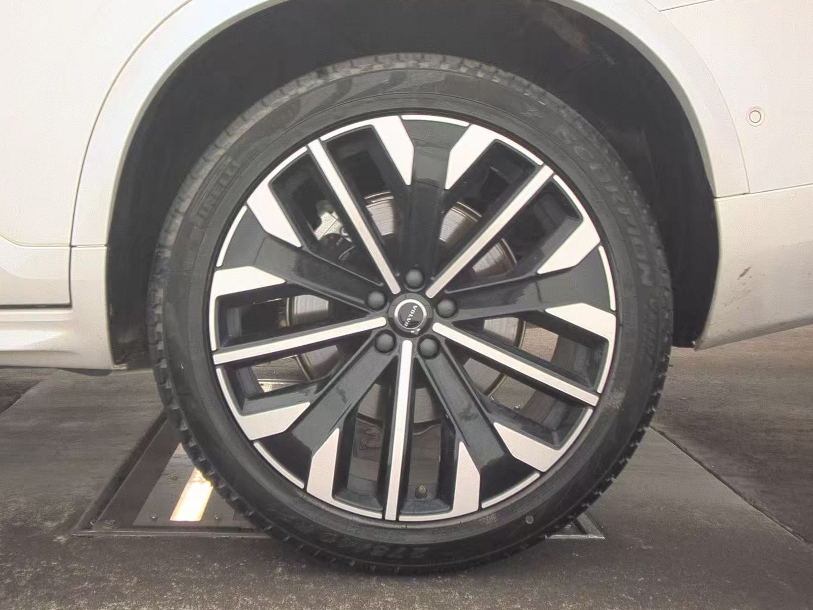 2025 Volvo XC90 B6 Plus AWD