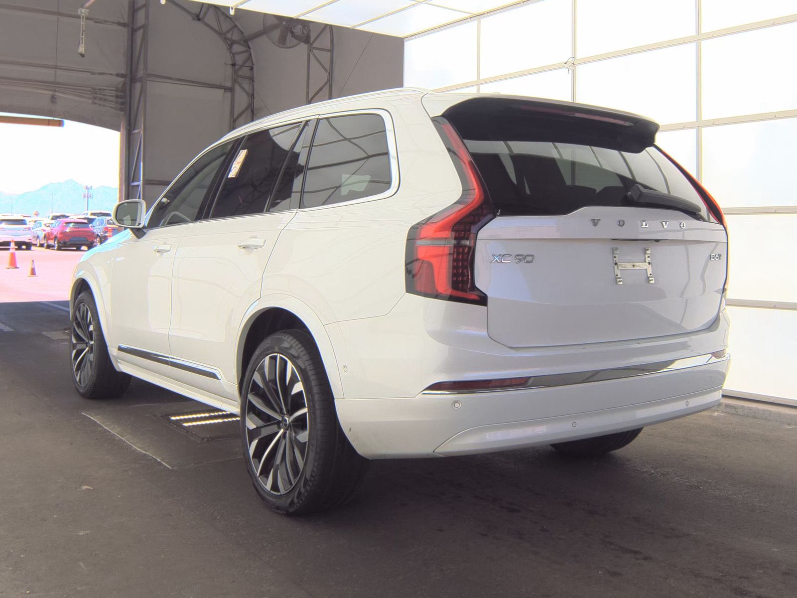 2025 Volvo XC90 B6 Plus AWD