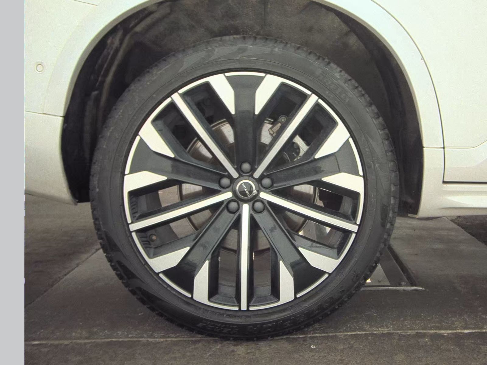 2025 Volvo XC90 B6 Plus AWD