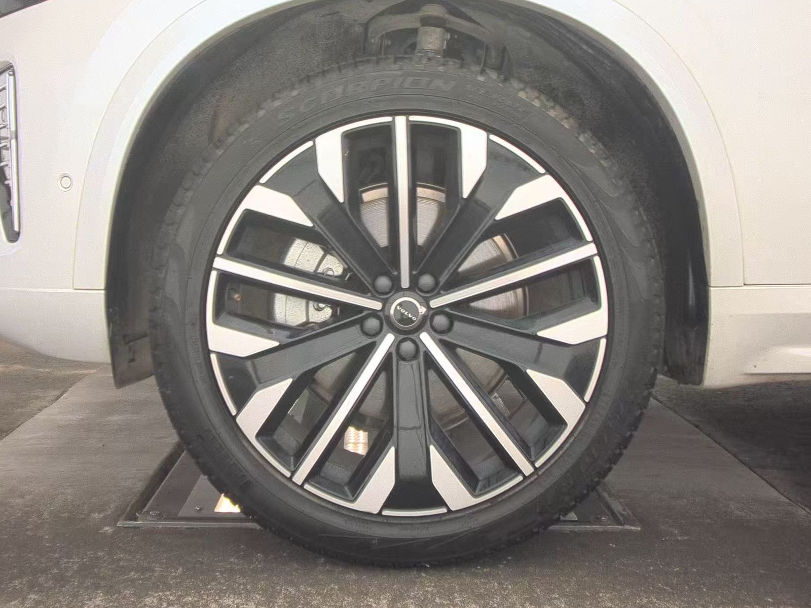 2025 Volvo XC90 B6 Plus AWD