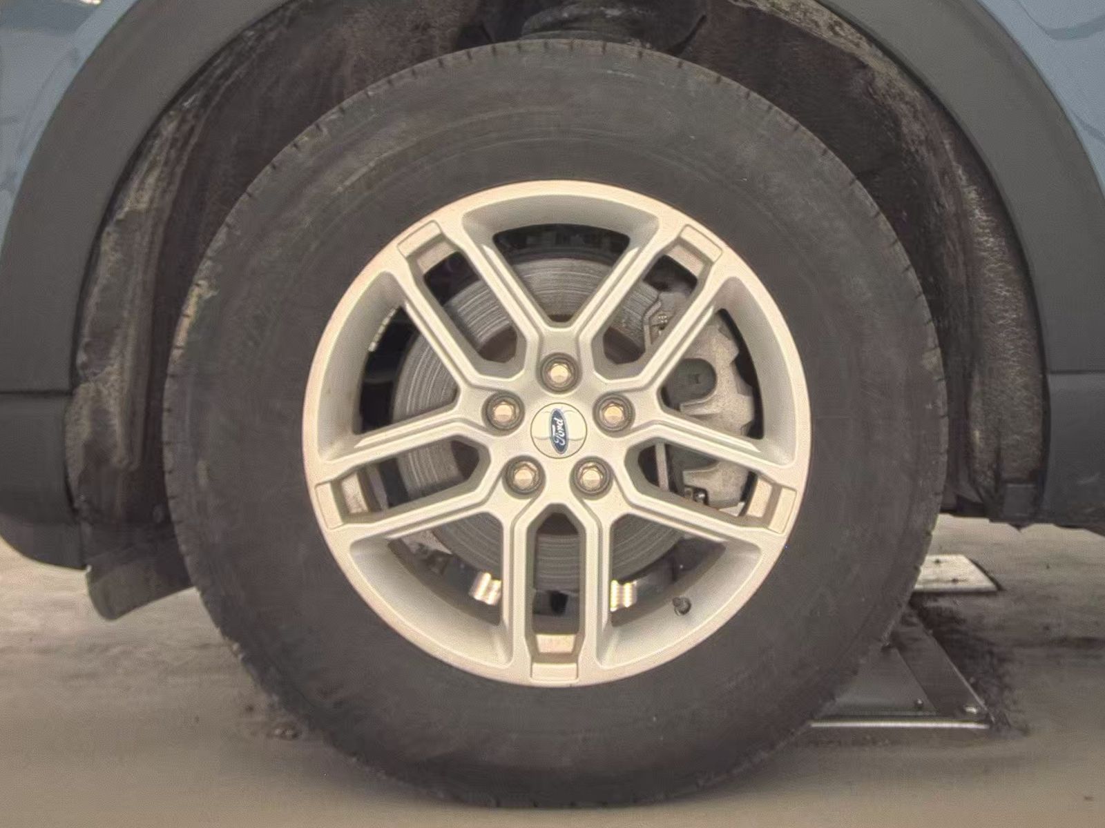 FORD EXPLORER - 10