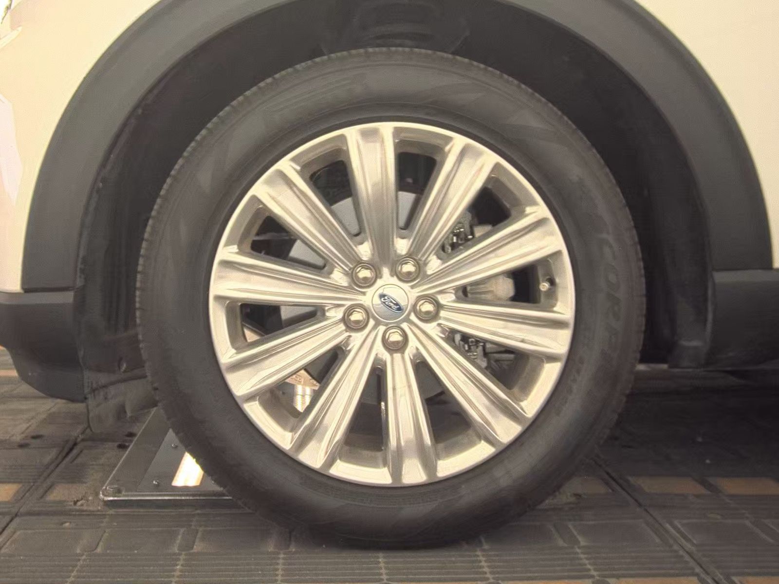 FORD EXPLORER - 10
