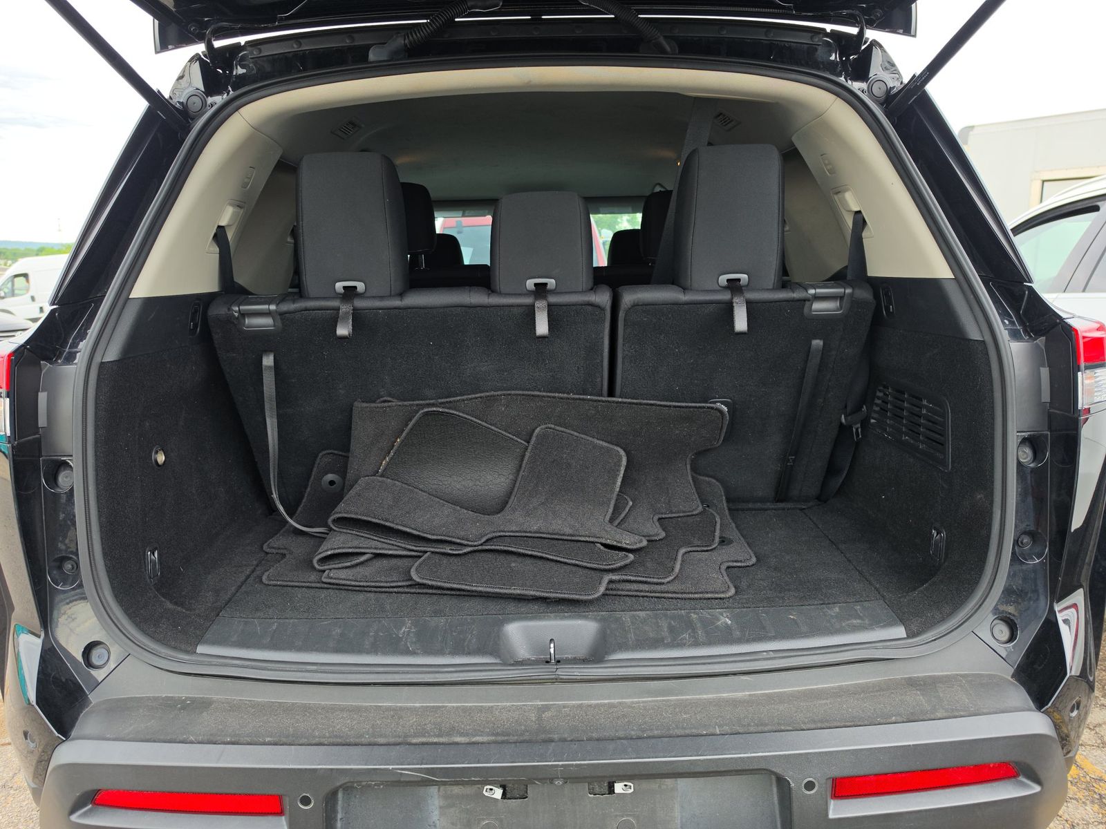 2022 Nissan Pathfinder SV FWD