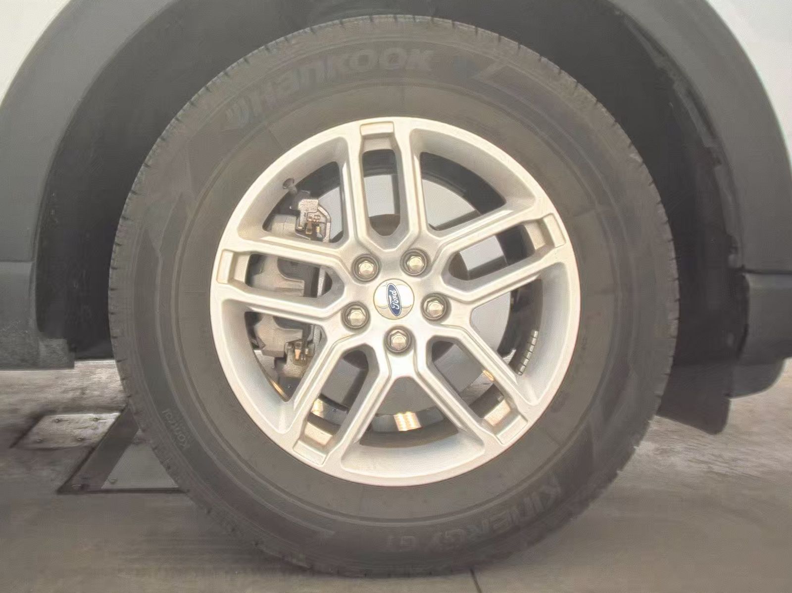 2025 Ford Explorer Active AWD