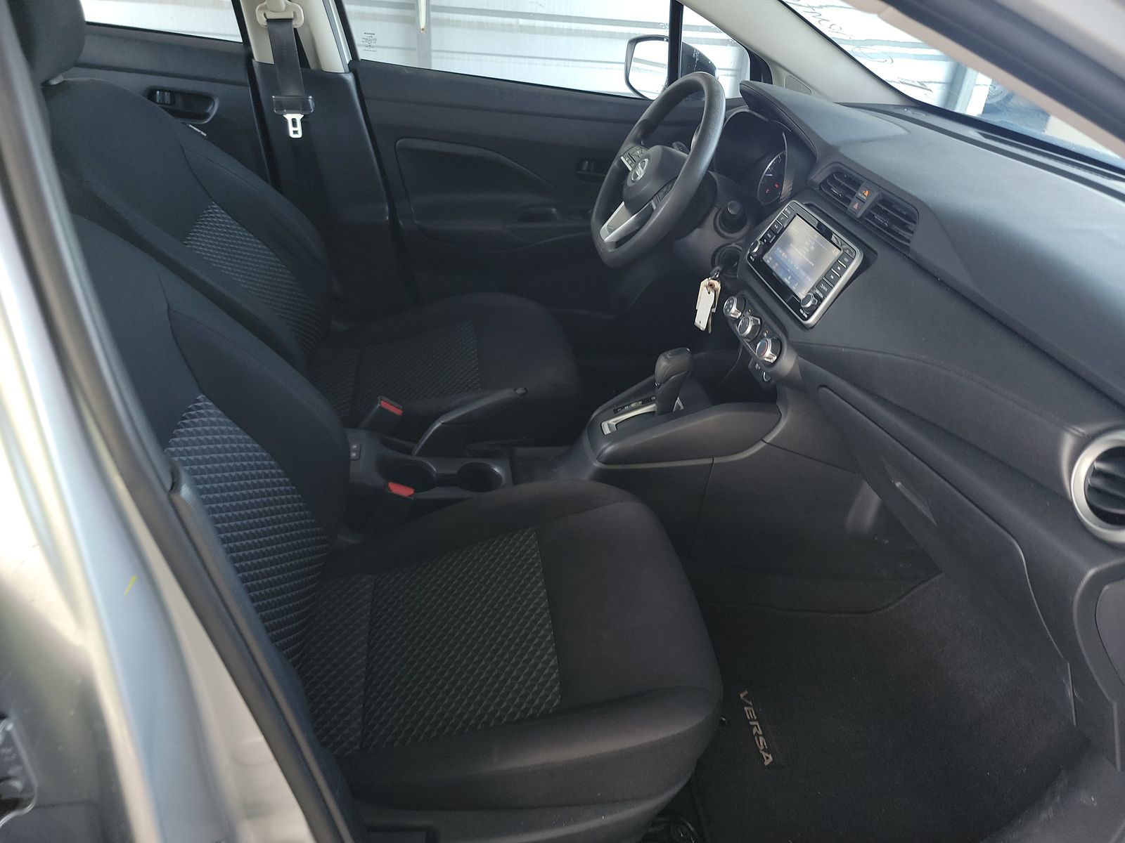 NISSAN VERSA - 9