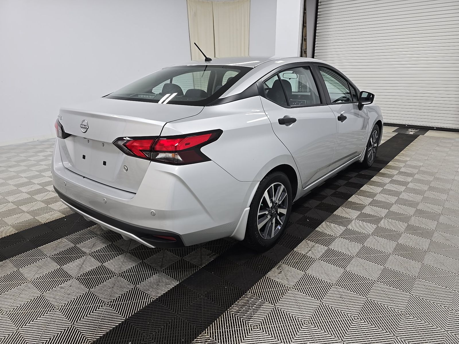 NISSAN VERSA - 5