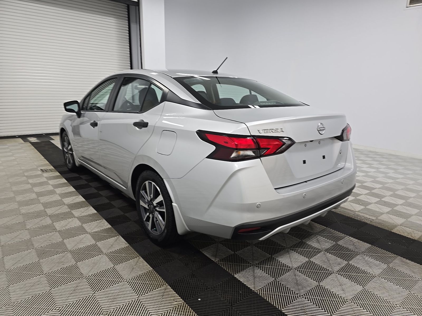 NISSAN VERSA - 7
