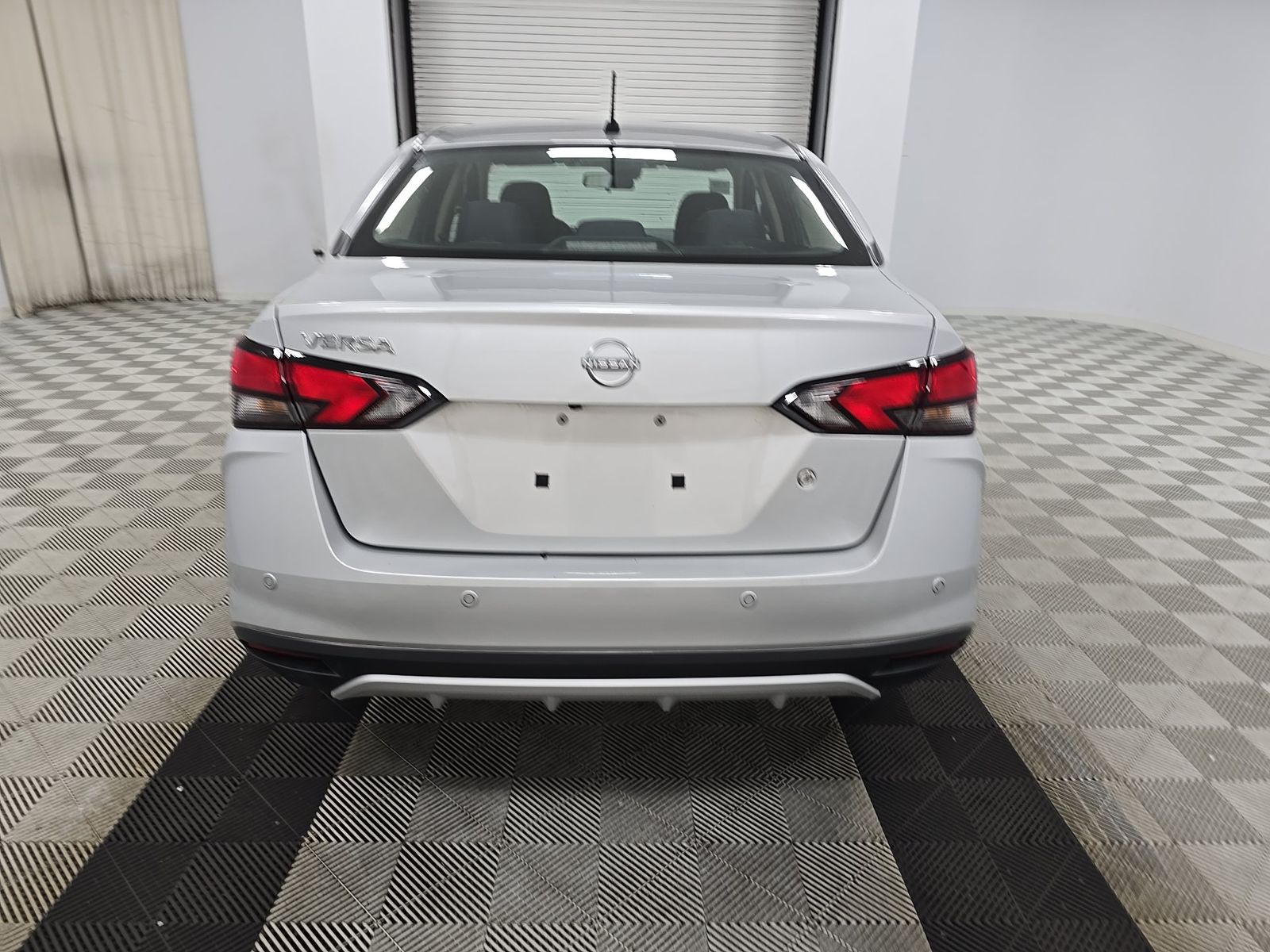 NISSAN VERSA - 6
