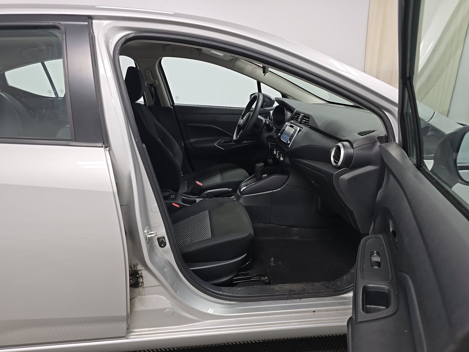 NISSAN VERSA - 9