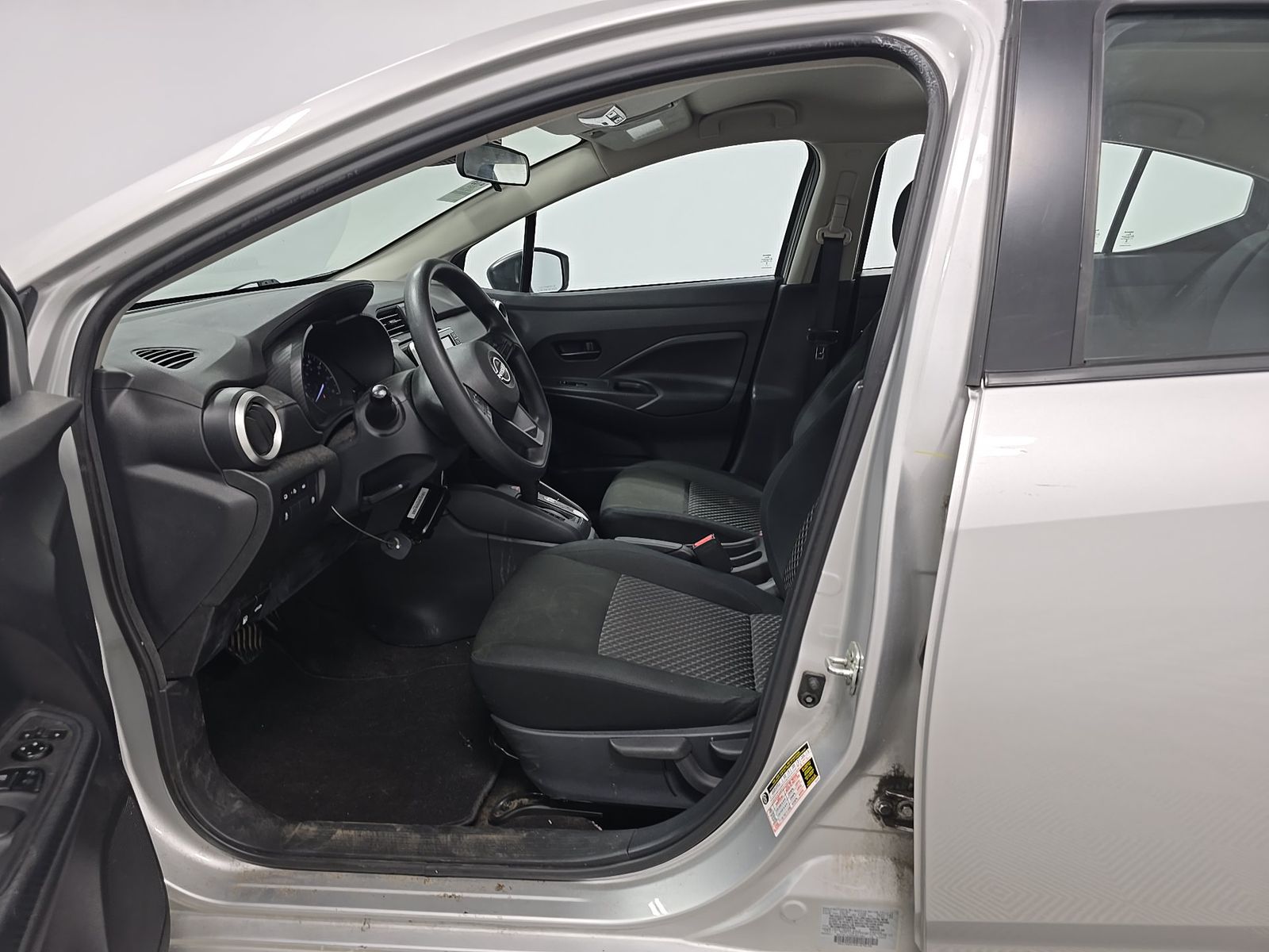 NISSAN VERSA - 8
