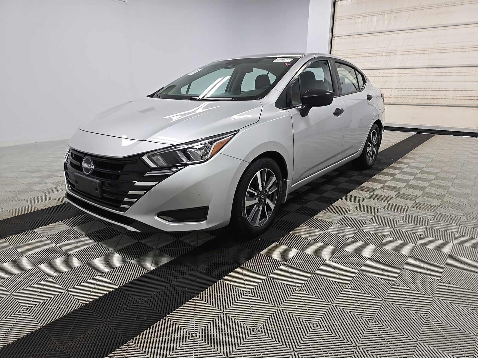 NISSAN VERSA - 1