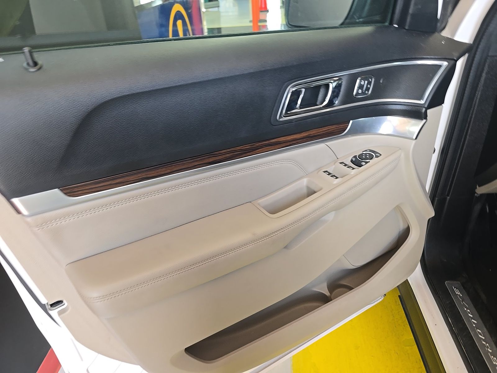 FORD EXPLORER - 10