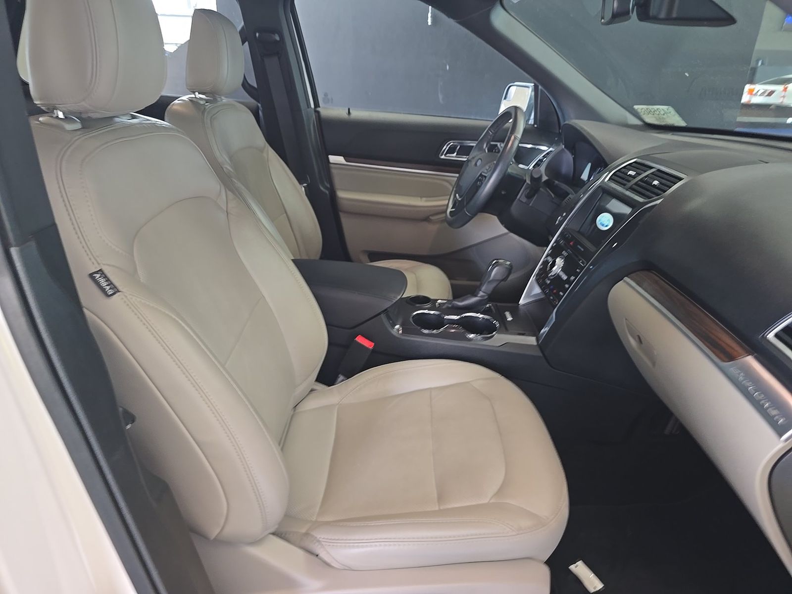 FORD EXPLORER - 9
