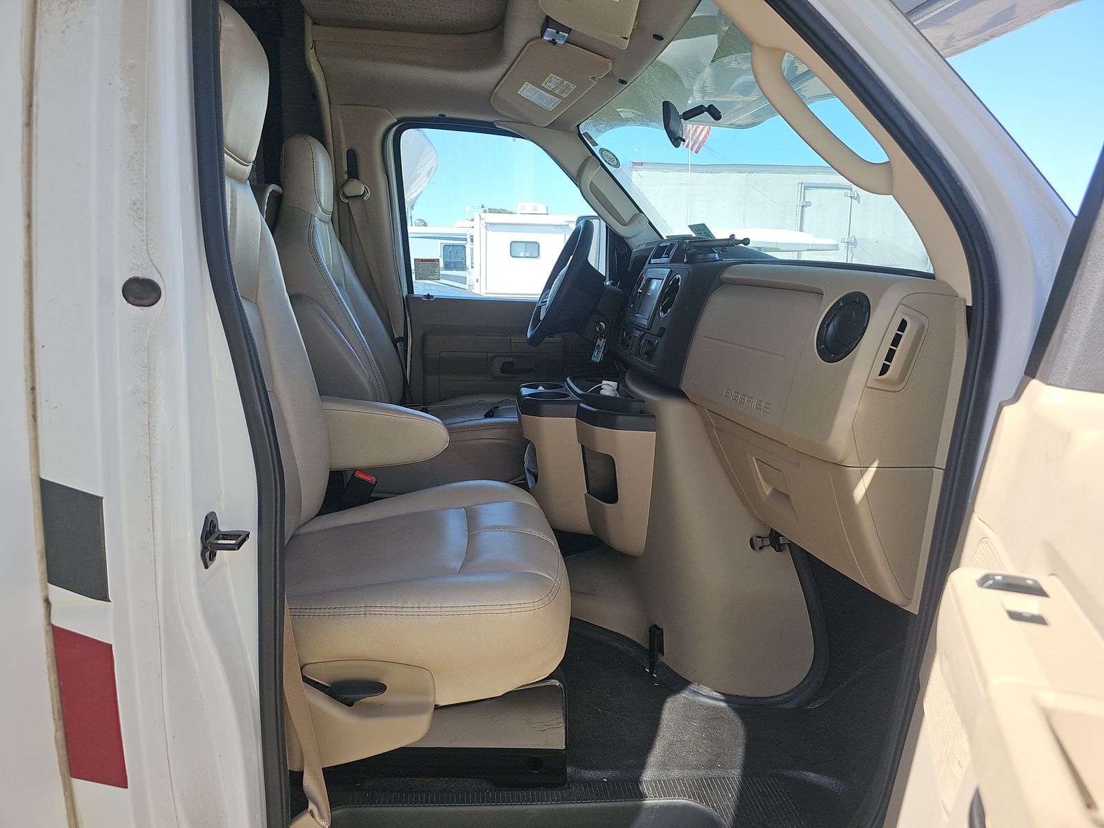 FORD E-350 - 9