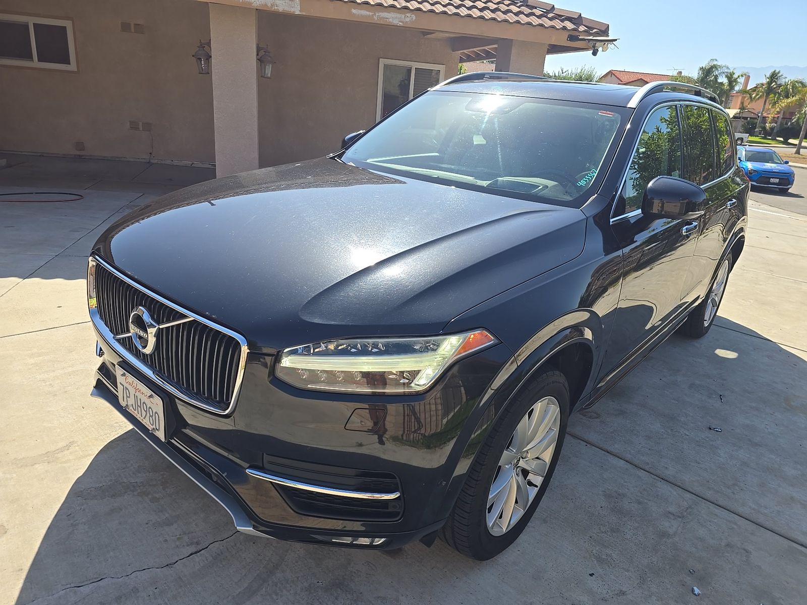 2016 Volvo XC90 T6 Momentum AWD