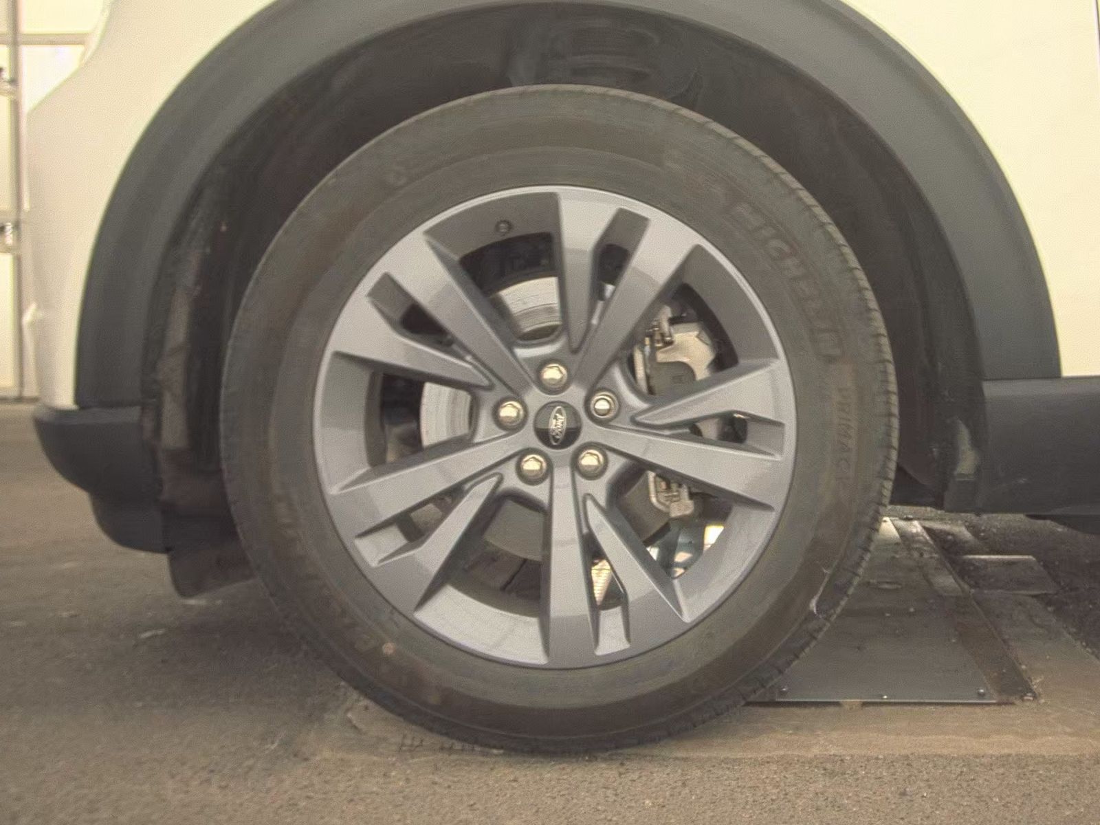 FORD EXPLORER - 10