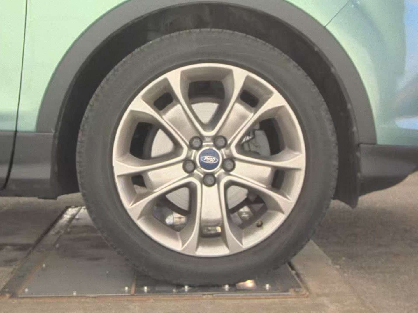 FORD ESCAPE - 10