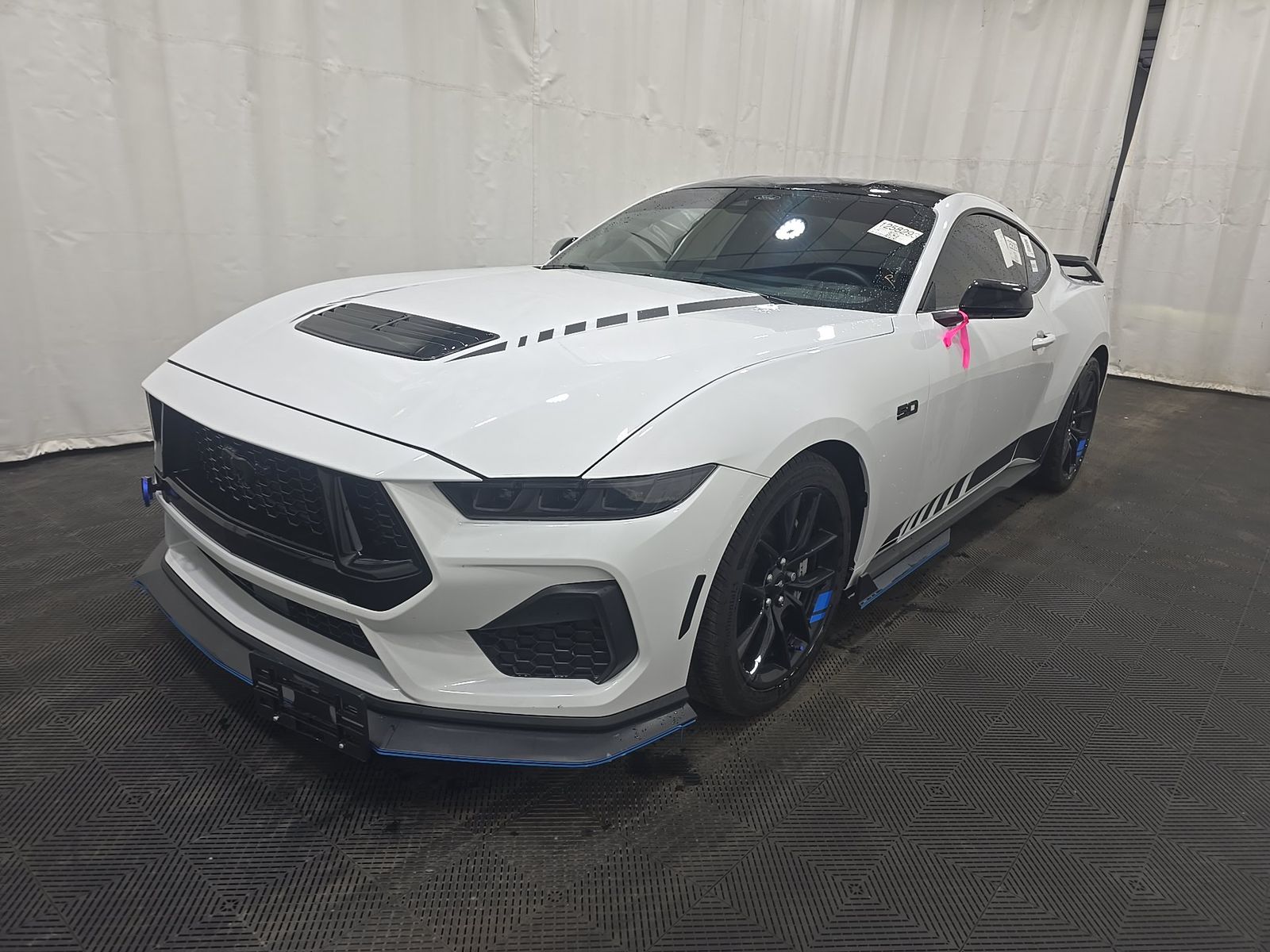 FORD MUSTANG - 1