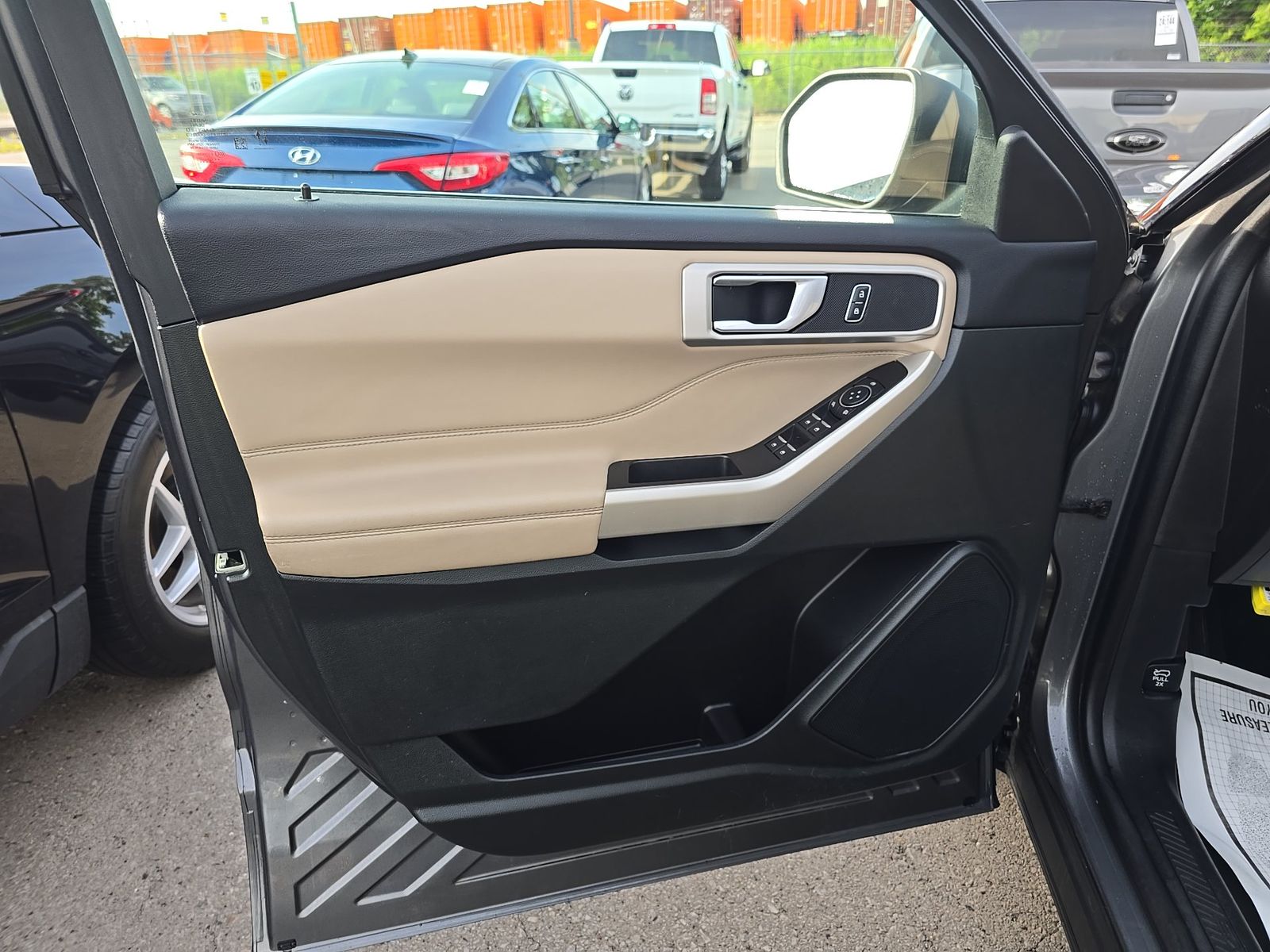 FORD EXPLORER - 10