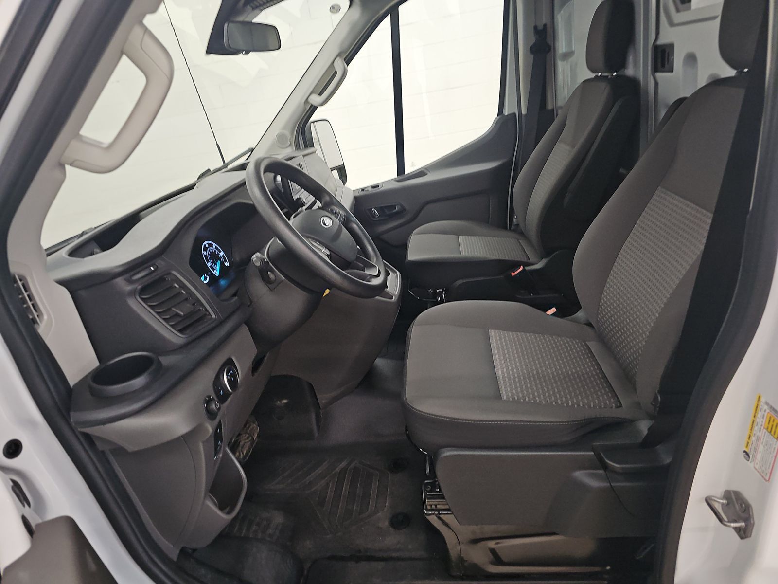 FORD TRANSIT 250 - 8