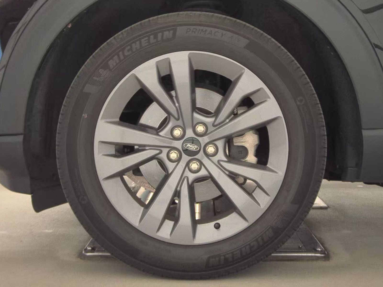 FORD EXPLORER - 10