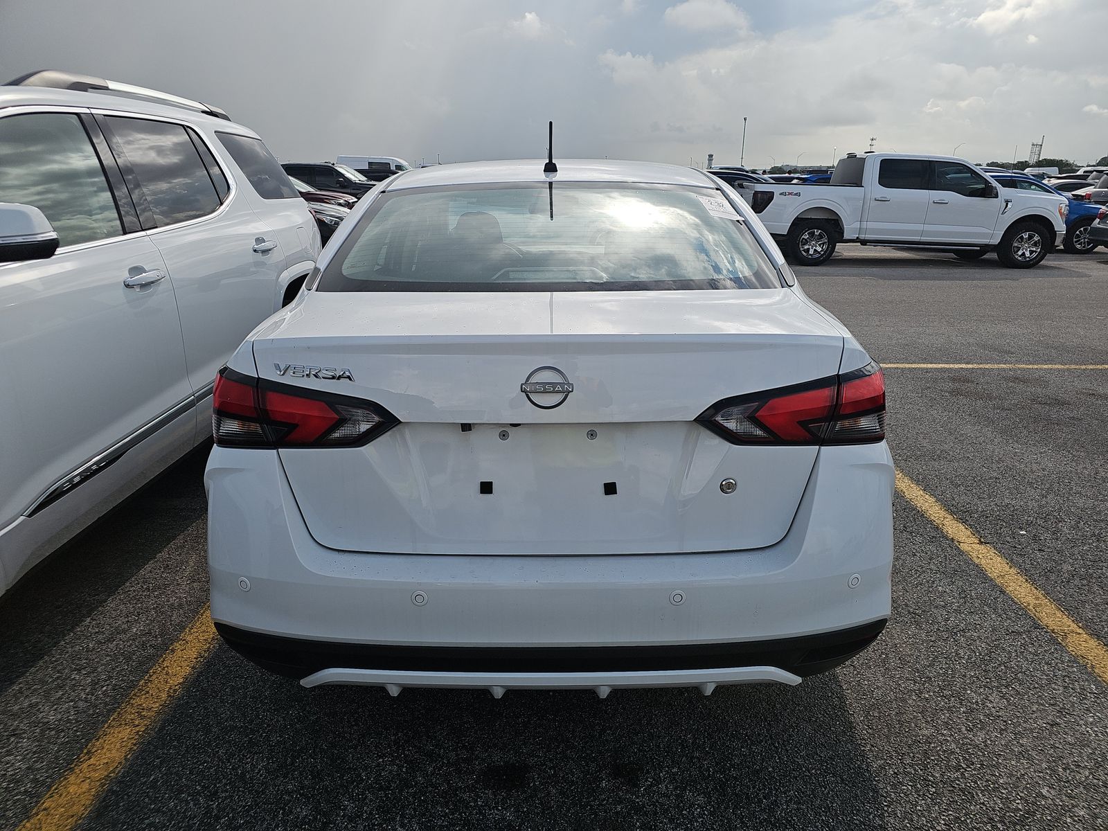 NISSAN VERSA - 6