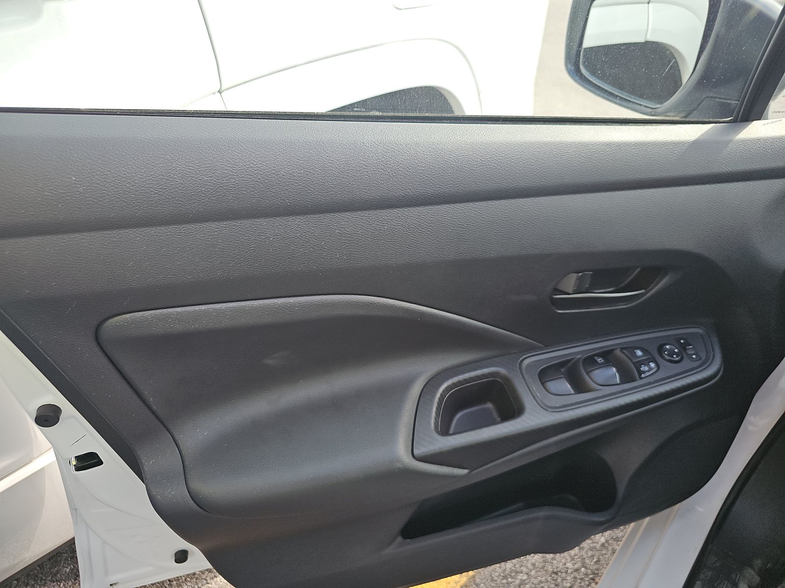 NISSAN VERSA - 10