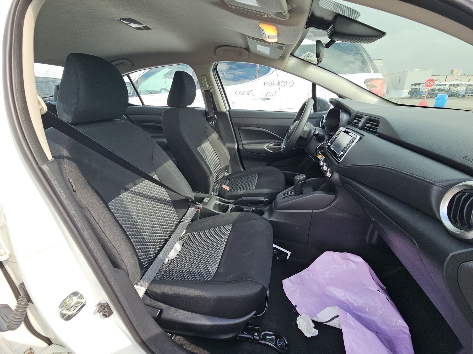 NISSAN VERSA - 9